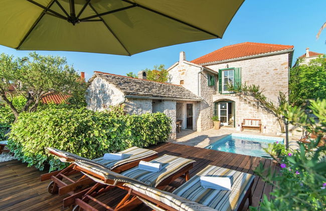Authentic Villa With Pool on the Island of Brac, Near the Beach - Foto 1