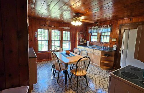 Cozy Cabin Retreat - Sleeps 8 - 1 Hr from STL - Foto 31