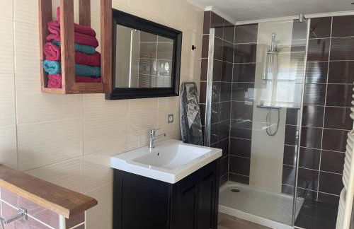 Les Gîtes de Monthermé Le Duplex avec vue sur la Meuse - Foto 13