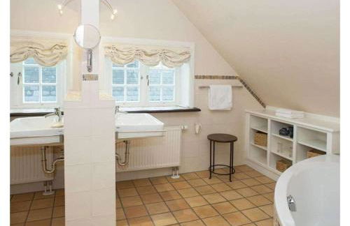 Holiday home in Morsum Sylt with Wi-Fi - Photo 16