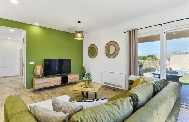 With Pool, Jacuzzi and Sauna - Photo 11