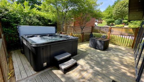 Spacious Oak Cabin with Hot Tub - Devon - Foto 2