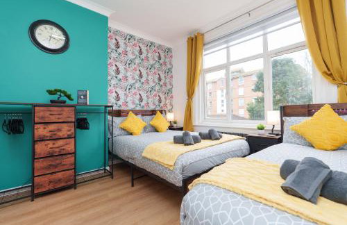 Stylish 3 Bedroom Sea View Apartment -Free Parking- Sleeps 9 - Photo 18