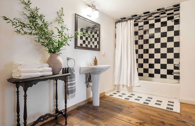 River House by Avantstay Historic & Secluded Estate on the Hudson River w/ Pool Sleeps 24! - Foto 32