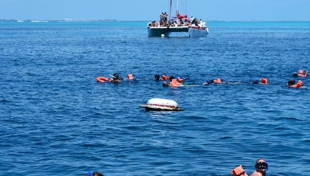Excursão incrível à beleza da Isla Mujeres com snorkel e bar aberto - Foto 3, Tour único de catamarã para Isla Mujeres