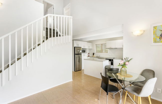 A Home away from Home - Netflix -Parking - Foto 16