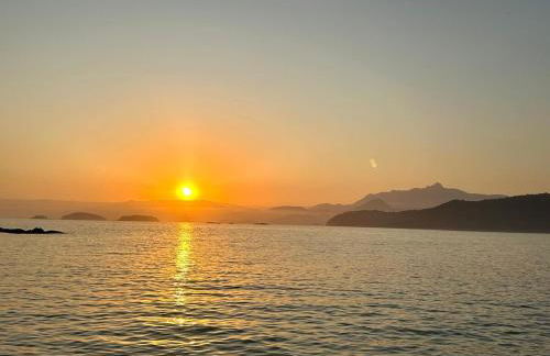 Vista dos sonhos na beira do mar de Angra com pier - Foto 23