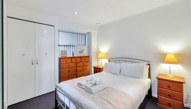 Spacious 2BR CBD Apartment Balcony - Foto 3, Habitación