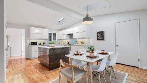 Mid-Century Modern Home - 3-Bedroom Rambler - Foto 3