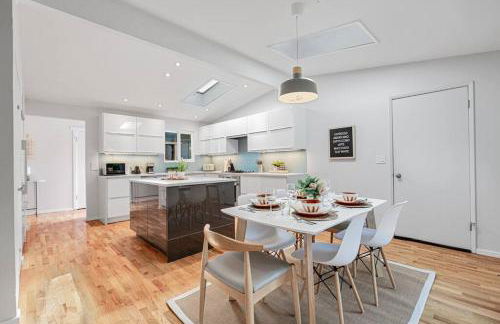 Mid-Century Modern Home - 3-Bedroom Rambler - Foto 3