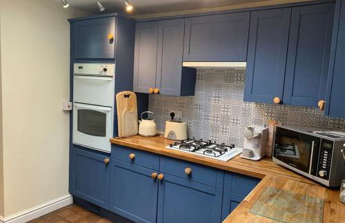 Crescent Cottage, sleeps 8, pet friendly - Photo 16