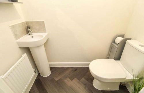 Walk to Liverpool Airport - Luxury Stay with EV Charge - Fast WiFi - Foto 13