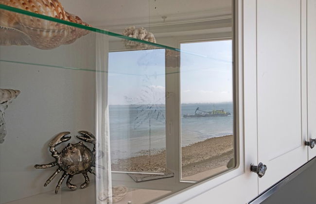 Modern Retreat With Private Sauna - Photo 32