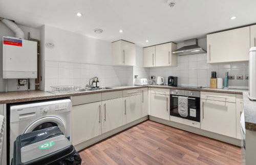 6 BR 4 Bath Central Worcester Sleeps 12 - Foto 21