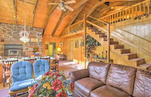 Riverfront Cabin in Alger with Patio and WiFi! - Foto 12