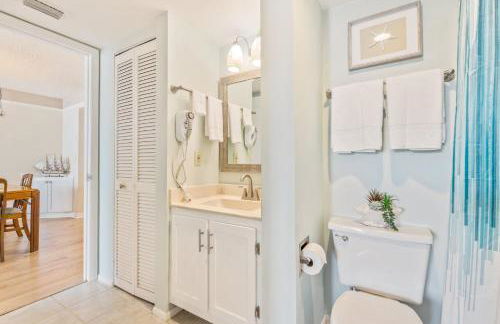 Ocean View with a beachfront pool at Ocean Trillium Condo ~ 702 - Foto 12