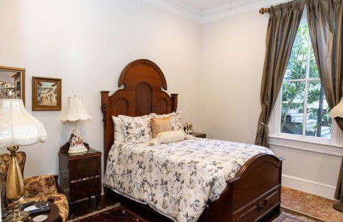 The Dollhouse - 3 Bed, 2 Bath, Walk to Downtown - Foto 16