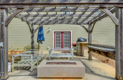 Waterfront Lake Hartwell Retreat with Indoor Hot Tub - Foto 2