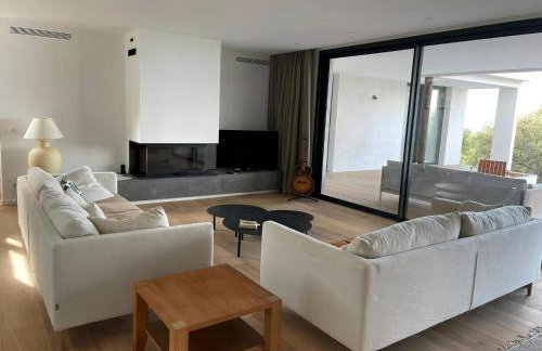 Contemporary Villa In Southern Corsica - Photo 3