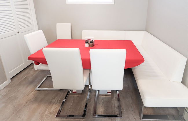 Downtown Granby Retreat & Spa - Photo 13