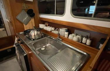 Süsses Motorboot - Bremen Überseestadt - Foto 45