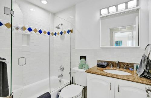 Deluxe Home Heated Pool & Jetted Tub near Beach - Foto 22