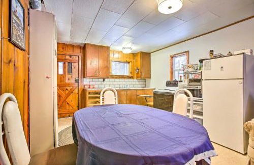 Remote Michigan Retreat on 10 Acres with Grill! - Foto 3