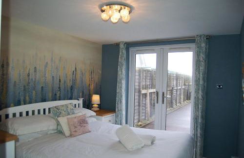 Sound of the Sea, beach front Bungalow with hot tub, in Tywyn - Foto 46