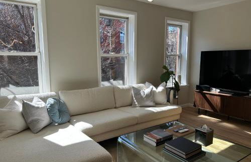 NEW! Historic Townhouse-14 min to WTC - Foto 3