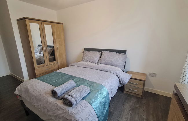 Barking 2 Bed Apt With Parking & Good Travel Links - Foto 7