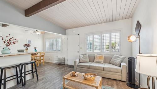 Beautiful 1 Bed Beach Condo #224 - Photo 3