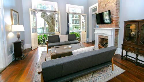 Governors Mansion 5 bedroom-3 bath - Photo 5