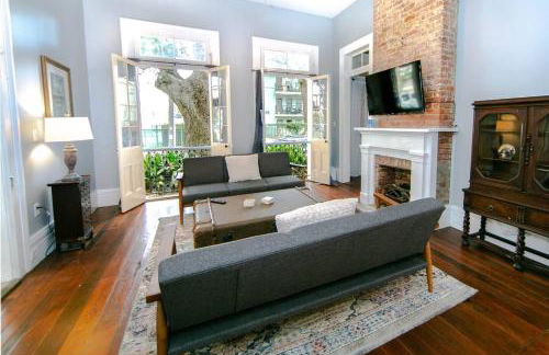 Governors Mansion 5 bedroom-3 bath - Photo 5