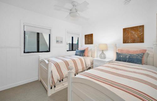 4 bedroom Home in Quiet Neighborhood near Beach - Photo 30