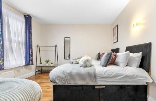 Lovely 4-BR Home In Leyton - Sleeps 14, Near Tube, Arcade, 100inchTV - Foto 14