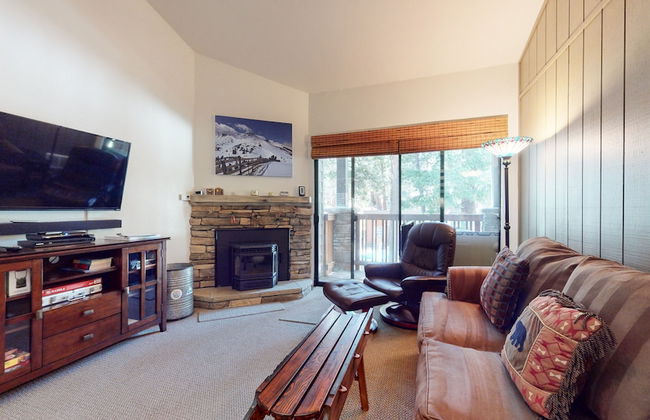 Escape to The Summit - Pool & HT Next Door - Foto 15