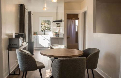 Yosemite Cottage Retreat- Half Block to Downtown - Foto 17