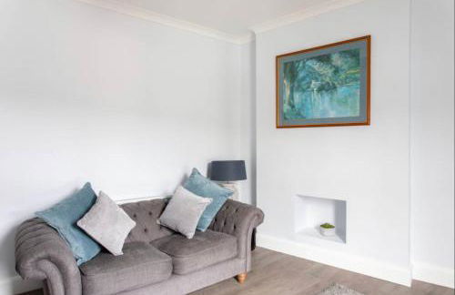 Beautiful Two Bed Mumbles Flat - with parking space - Foto 11