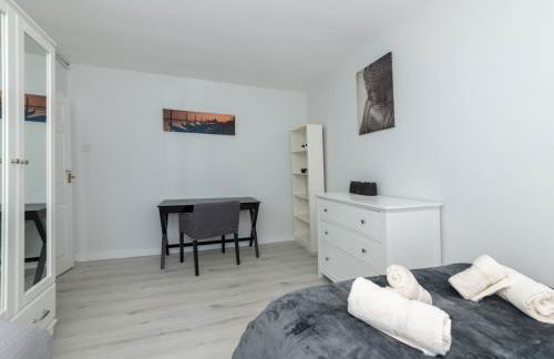 2BDR Peaceful Ground Floor Apartment Free Parking - Pass the Keys - Foto 16