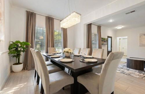 New Luxury Getaway - Two King Beds, Heated Pool, Outdoor Grill & 1Gbps Wifi - Photo 11