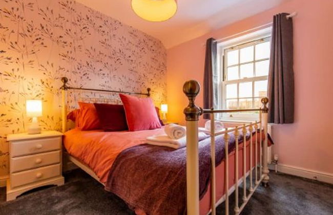 Host Stay The Courtyard - Photo 4