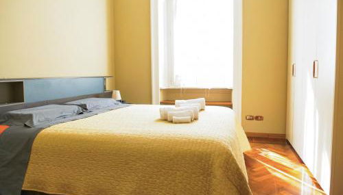 Wonderful downtown apartment-HD NETFLIX, KING-SIZE BED, two minutes' walk from metro - Foto 4, wardrobe