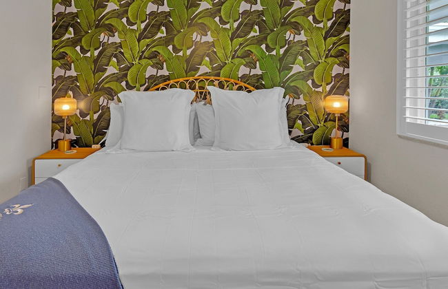 Flirty Flamingo Colorful Waterfront Escape w Pool - Foto 30