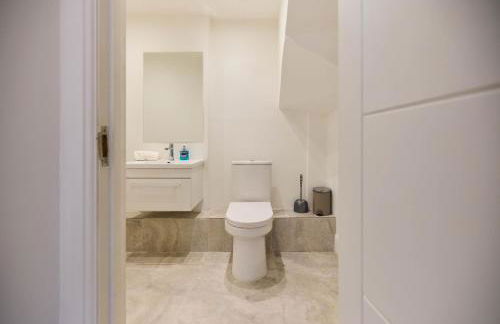 Central Tadworth Flat - Split- level 2BDR - Foto 19