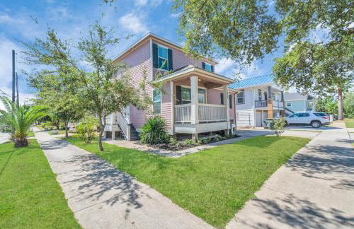 Summer Bliss 3BR Home, Walk to Beach Master Suite Sleeps 9 - Foto 1