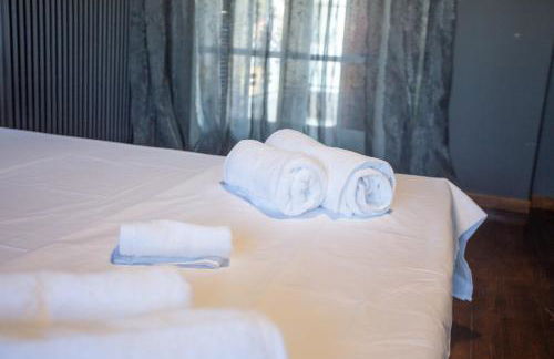 Τraditional fully detached villa on a luxurious hillock of Thessaloniki with its own garden also for family & wedding gatherings for 10 to 25 people only 15 minutes from airport - Foto 65