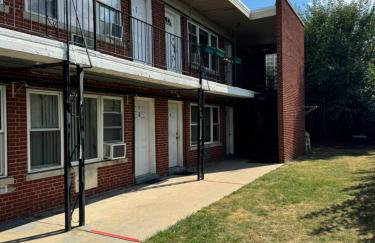 Convenient Mid and Extended Stay Near Airport - Foto 15