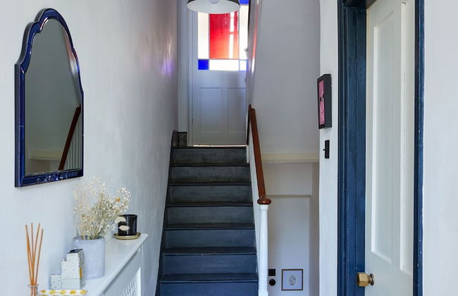 JOIVY Stylish 2-Bed House W/ Private Garden In Hackney - Foto 39