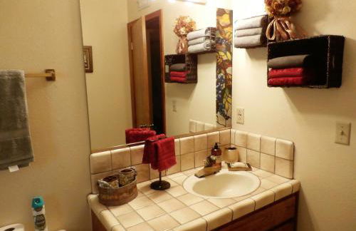 NEW CHARMING 2 BEDROOMS UNIT CLOSE TO EVERYTHING - Foto 13