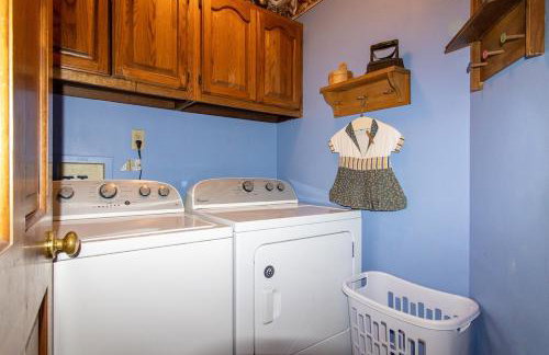 Sleeps 12! Main Level Primary Suite-Beautiful Backyard Oasis - Photo 41